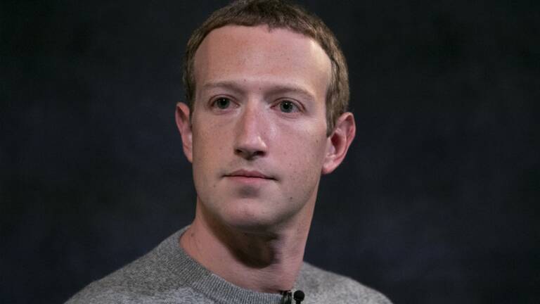 Un internaute s'attaque à Mark Zuckerberg : ''Ce n'est pas toi qui vas nous apprendre à parler aux gens''