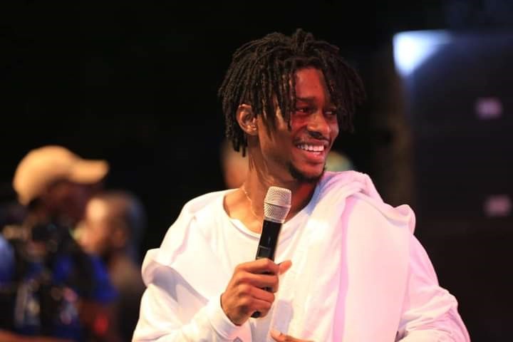 Côte d'Ivoire : KS Bloom s'est-il rasé les cheveux ? Cette photo de l'artiste fait jaser