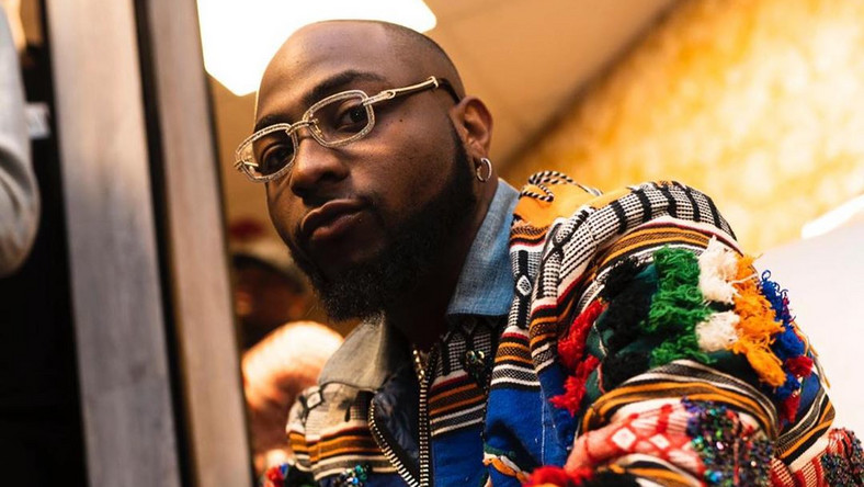 "Si j'attrape cette personne, on va se battre...", quand Davido réagit à une photo de lui dormant bouche ouverte