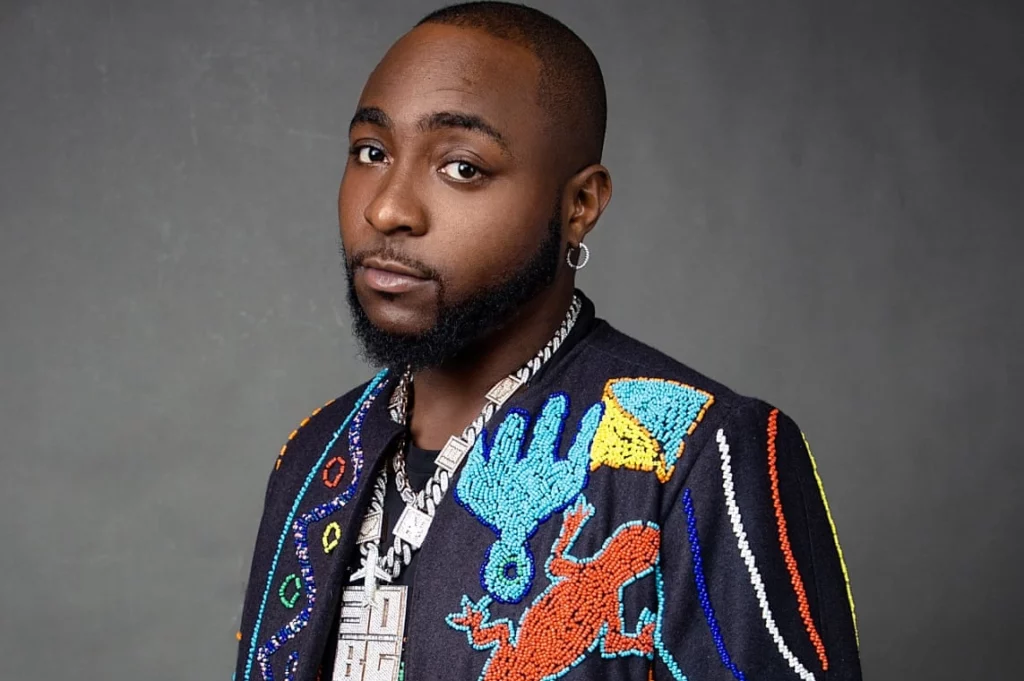 Davido : son garde du corps violente un personnel de l'aéroport ; l'artiste réagit et choque la toile (vidéo)