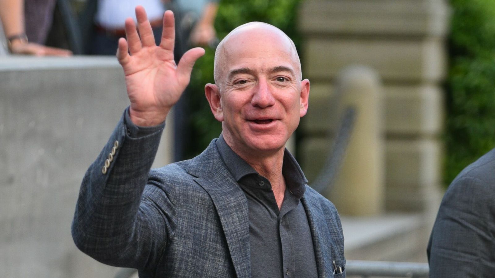 Jeff Bezos : une internaute bloquée par Twitter pour avoir fait une demande osée au milliardaire afin de réduire la pauvreté dans le monde