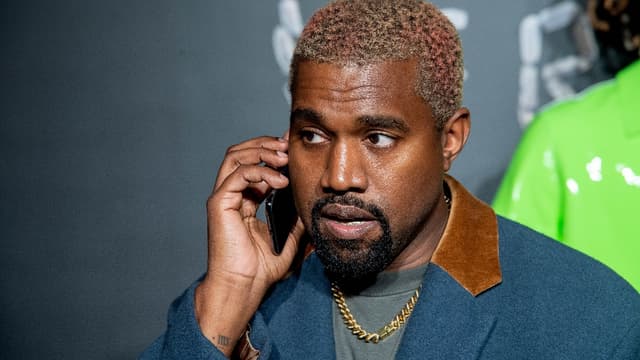 Kanye West : après avoir changé de nom, le rappeur choque la toile en s'affichant avec un masque effrayant (photos)