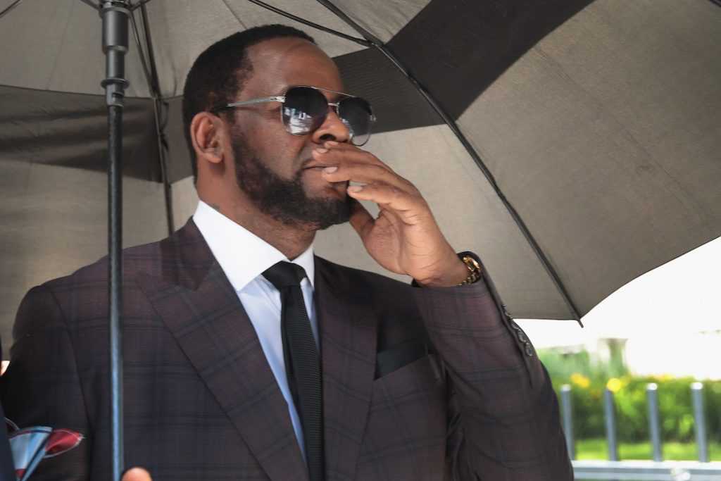 R. Kelly à bout de souffle : YouTube lui assène un dernier coup en supprimant toutes ses vidéos
