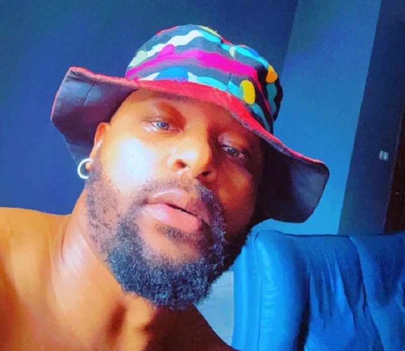 "Pourquoi 4 ans sans...", Aveiro Djess fait pleurer sa mère et fait jaser la toile (vidéo)