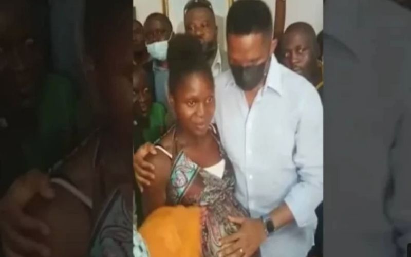 Cameroun Samuel Eto'o caresse le ventre d'une femme enceinte et lui fait une belle promesse (vidéo)