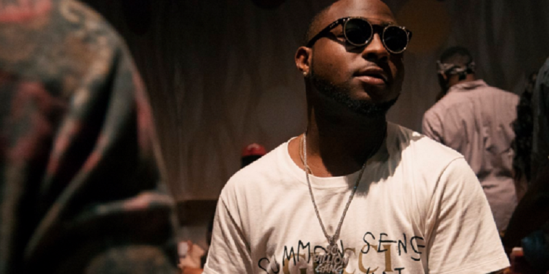 Sur les 207 vidéos publiées, c’est Oloko oyo qui est le clip le plus vu avec 79 millions de vues. En ce début 2022, un autre artiste vient de battre aussi un autre record. Il s’agit du nigérian David Adeleke alias Davido dont le compteur Twitter vient de franchir la barre de 10 millions d’abonnés, faisant de lui, selon le site Mbote, le premier musicien africain a atteindre ce niveau. Belle performance qui démontre ainsi la vitalité de la musique africaine.