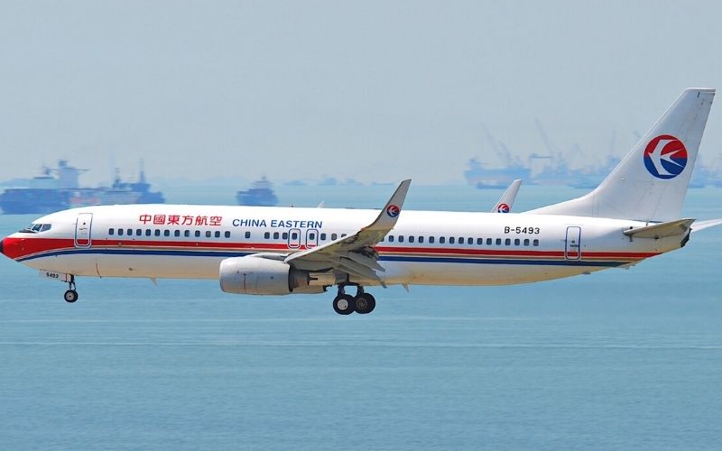 Chine un Boeing-737 s'écrase avec 133 personnes à son bord