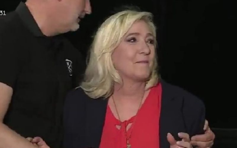 Présidentielle  en France  Marine Le Pen évacuée en urgence suite à une terrible attaque