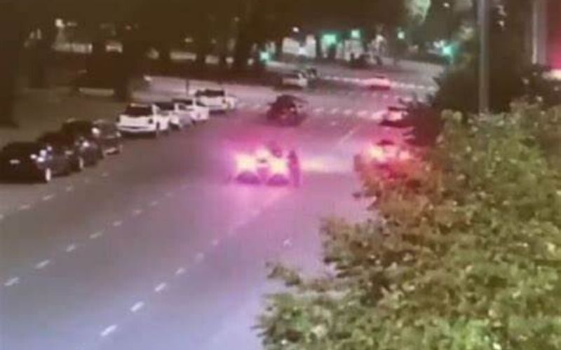 Football un coéquipier de Lionel Messi en cavale après avoir volontairement percuté sa femme en voiture (vidéo)