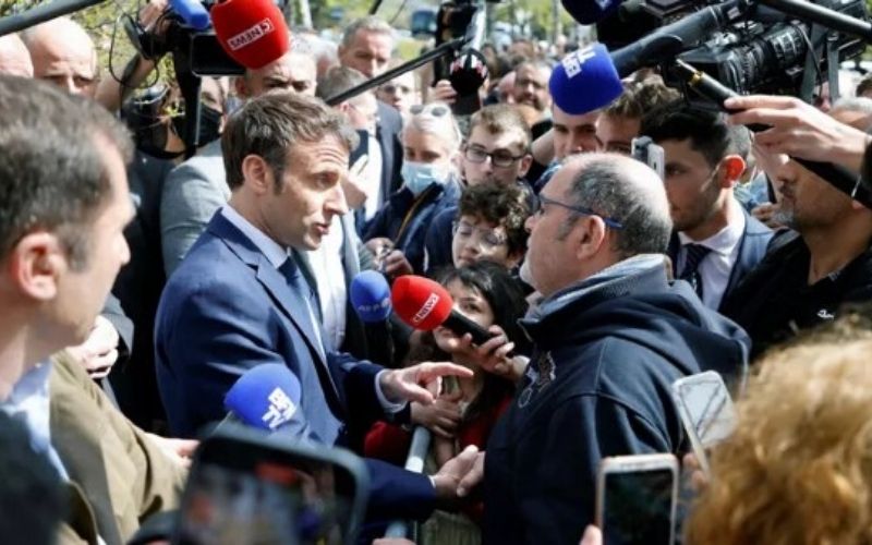 Je n'ai jamais vu un président aussi nul que vous  Emmanuel Macron reçoit une nouvelle gifle en public (vidéo)