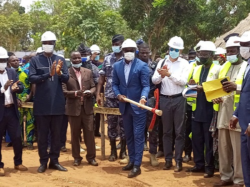 Togo Education Le ministre Kokoroko lance un projet de construction de plusieurs salles de classe