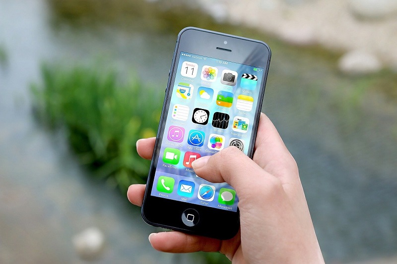 Apple : la firme corrige le bug qui vidait la batterie des iPhone