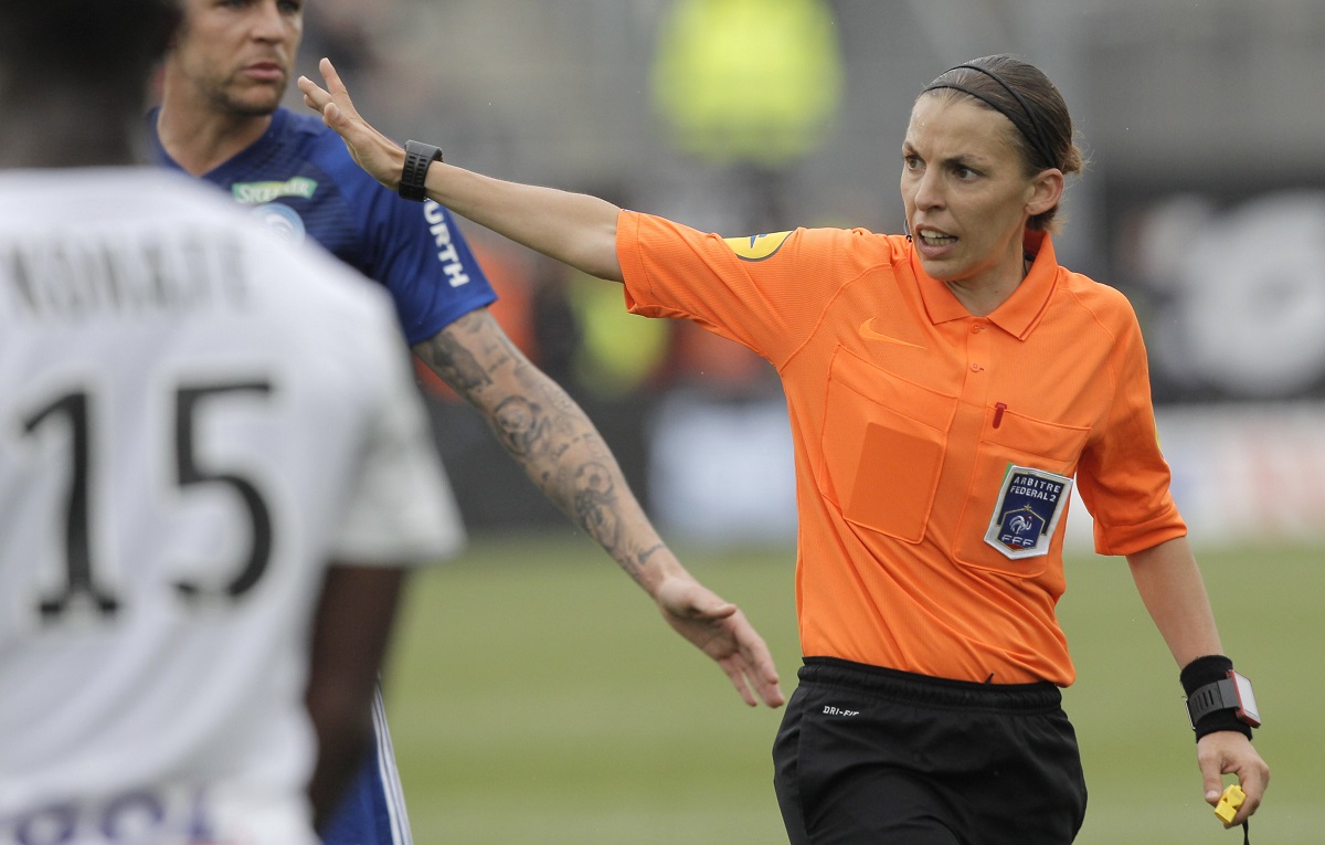 Coupe Du Monde : 15 Choses à Savoir Sur Les Femmes Arbitres De La ...