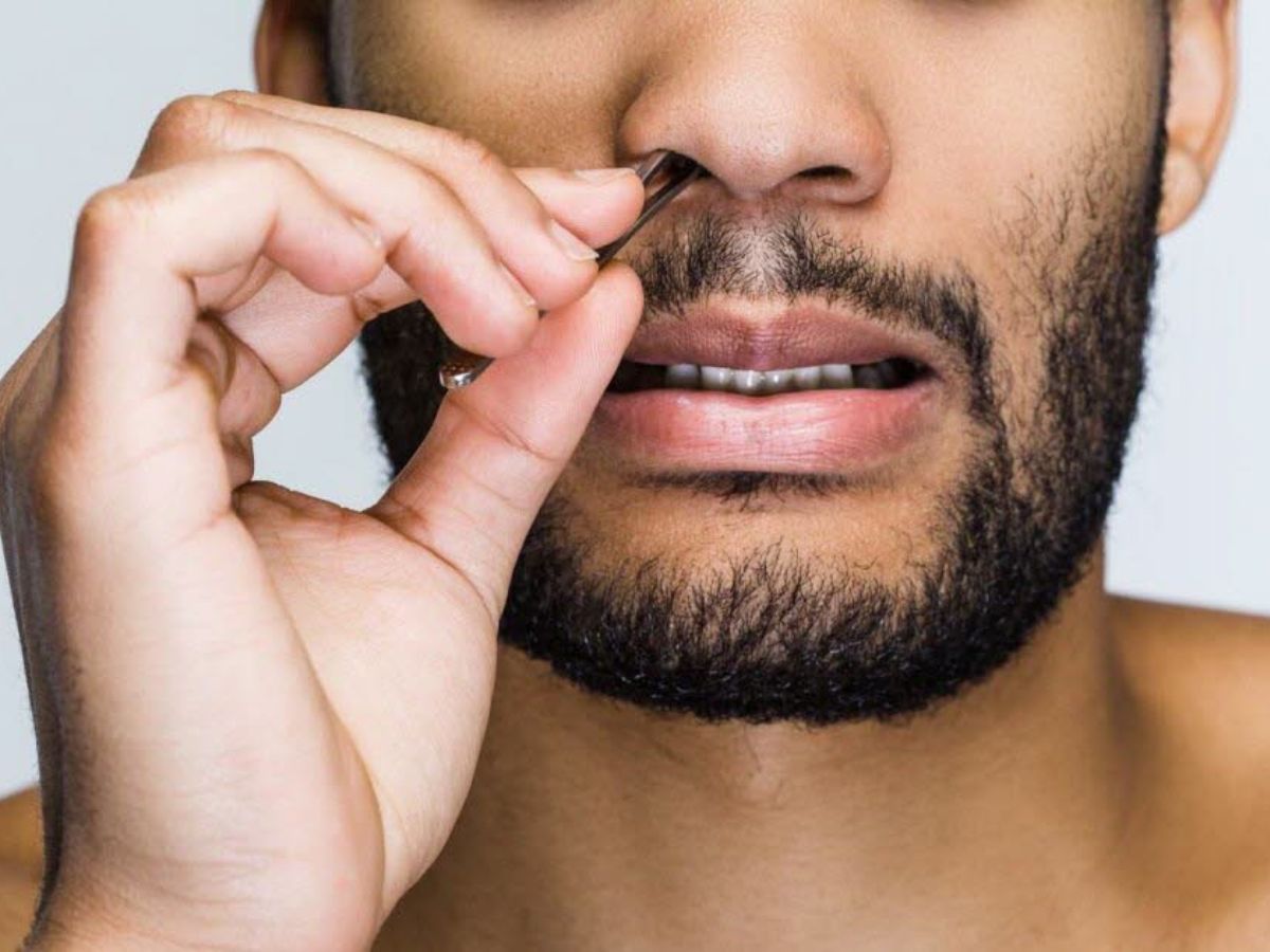 Attention ! S’arracher les poils du nez peut être très dangereux LFRII