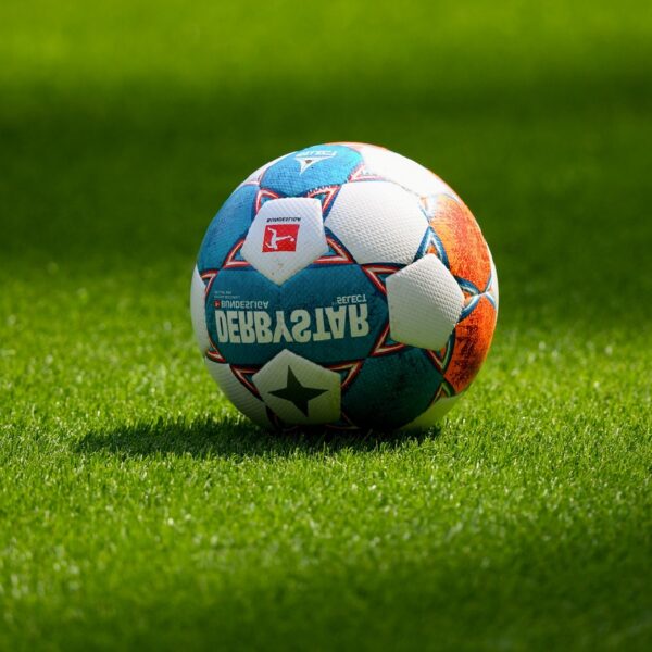 Football Il parie sa femme et sa voiture sur la victoire de son club ; voici ce qui lui arrive par la suite