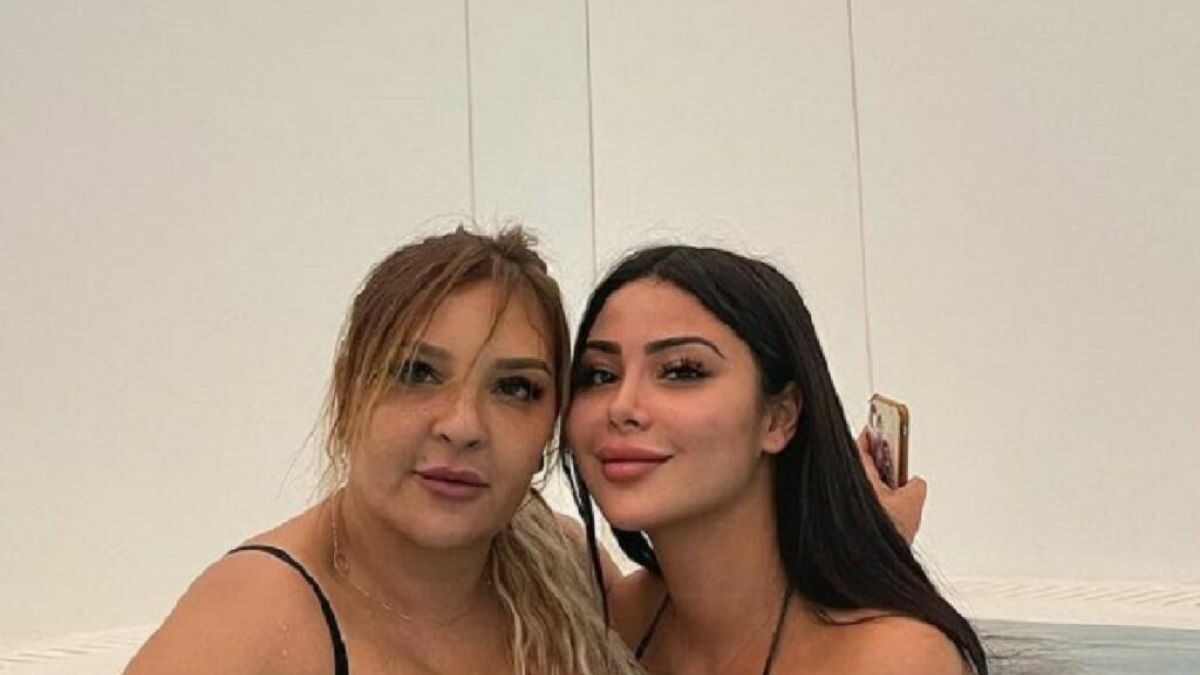 Maeva Ghennam Photo Nue Mere Photo nµe dévoilée par sa mère : Maeva Ghennam lui a mis "des coups de  pieds dans le ventre... elle l'a tabassée à mort", la toile sous le choc  (Photo) - L-FRII