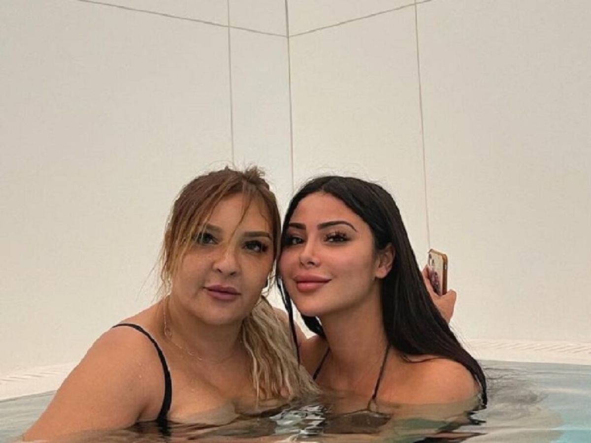 Maeva Ghennam Frappe Sa Mère Photo nµe dévoilée par sa mère : Maeva Ghennam lui a mis "des coups de  pieds dans le ventre... elle l'a tabassée à mort", la toile sous le choc  (Photo) - L-FRII