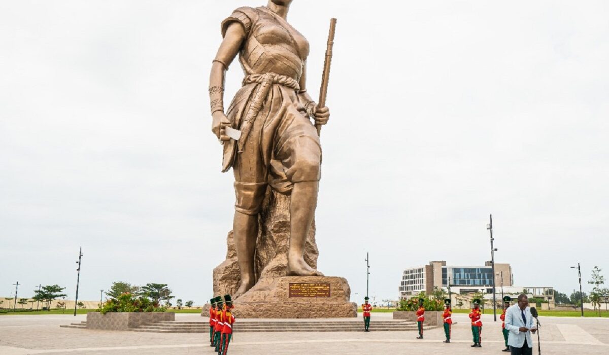 Bénin La splendide statue de l'Amazone est-elle à refaire Ce mot inscrit sur la statue fait jaser (photo)