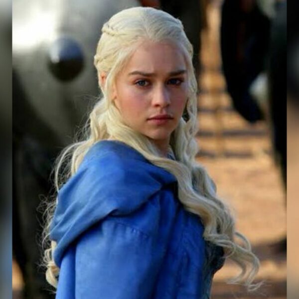 Choc ! Emilia Clarke l’actrice de «Game of Thrones» vit sans une partie de son cerveau