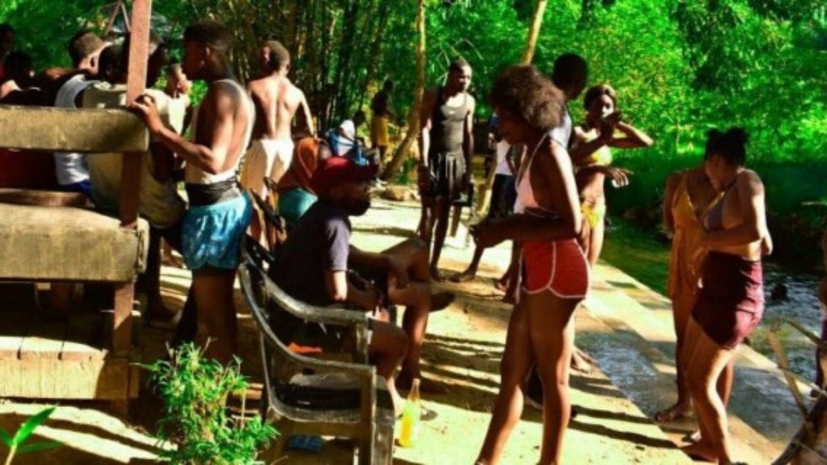 Congo décès d’une fille en pleine p@r­touze dans l’eau lors d’une soirée maillot de bain