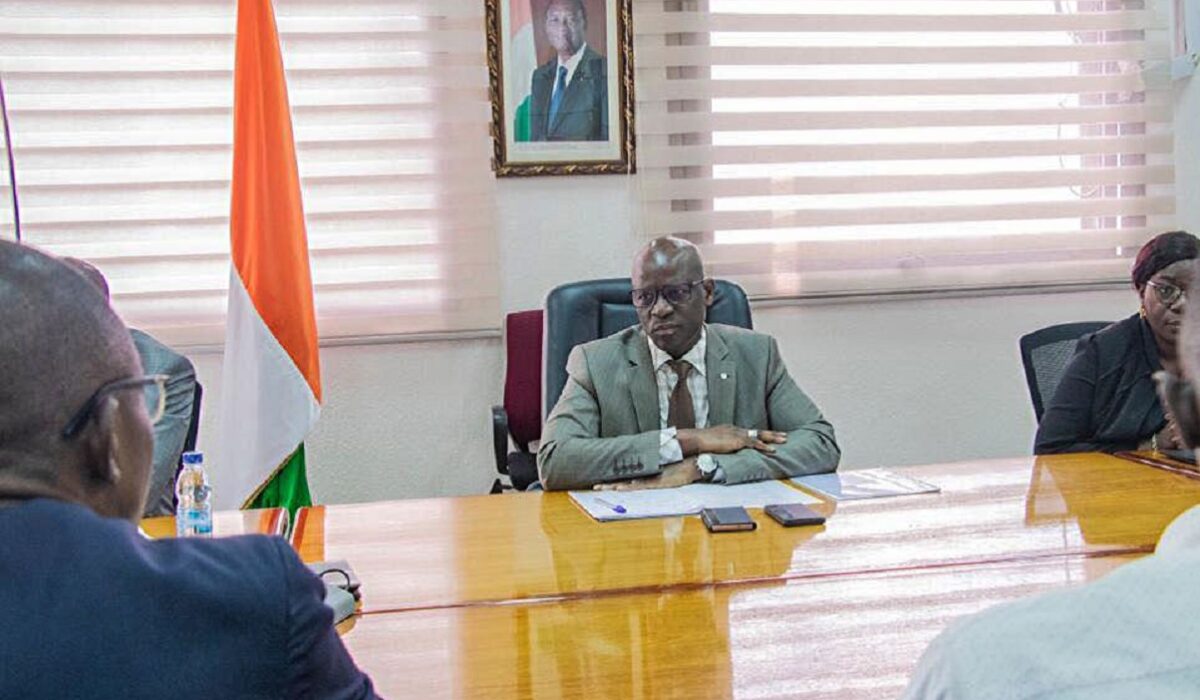 Côte d'Ivoire Le gouvernement demande aux docteurs « non recrutés » de ne pas brûler leurs diplômes