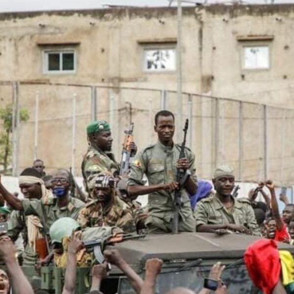Mali  nouvelle tentative de coup d'Etat  Plusieurs hommes armés arrêtés