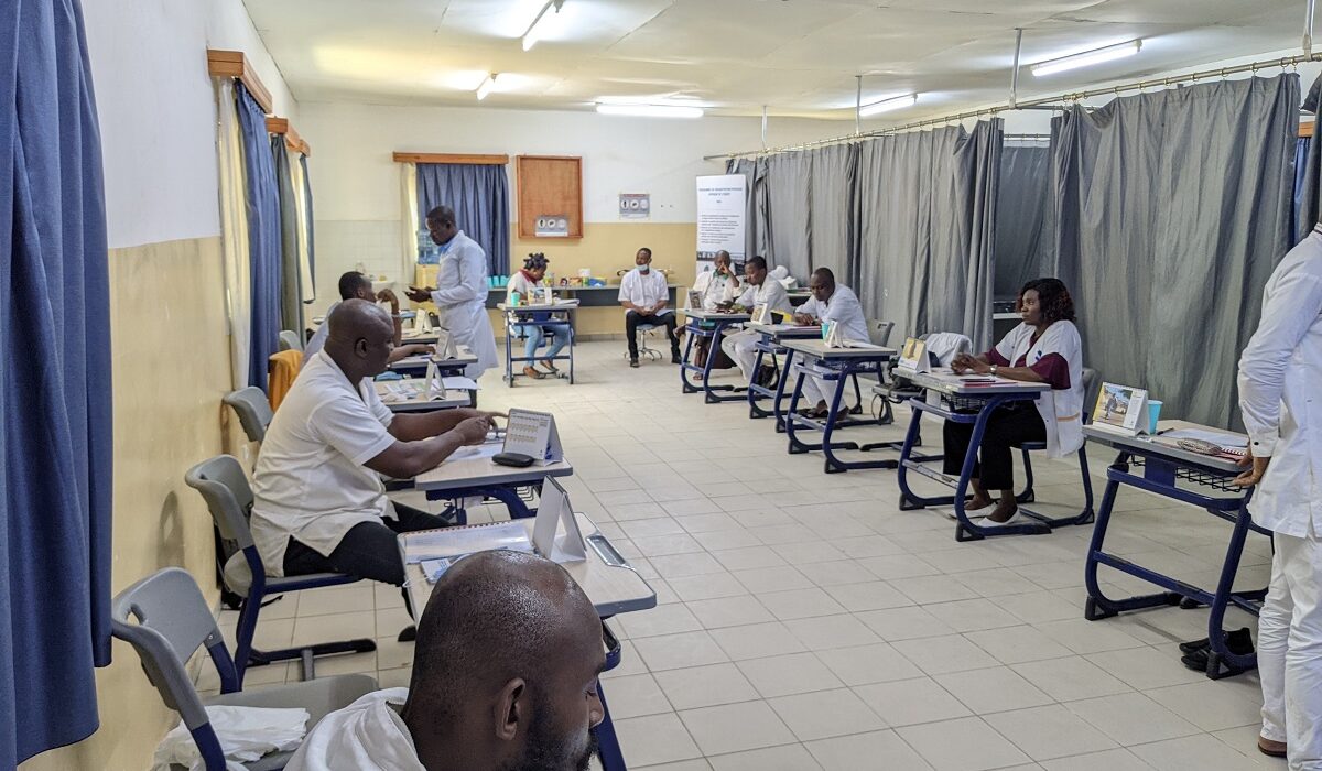 Togo le CICR renforce les capacités des techniciens orthopédistes d’ici et d’ailleurs sur la prise en charge de l’amputation trans-tibiale