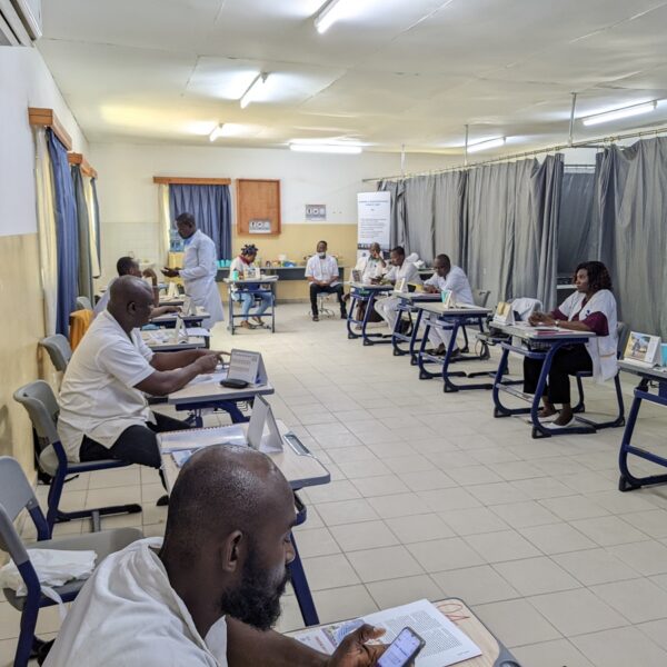 Togo le CICR renforce les capacités des techniciens orthopédistes d’ici et d’ailleurs sur la prise en charge de l’amputation trans-tibiale