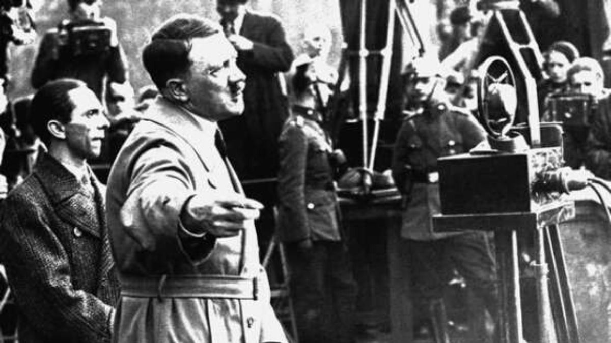 Adolf Hitler cet objet précieux du dictateur nazi vendu à plus d'un million de dollars lors d’enchères controversées