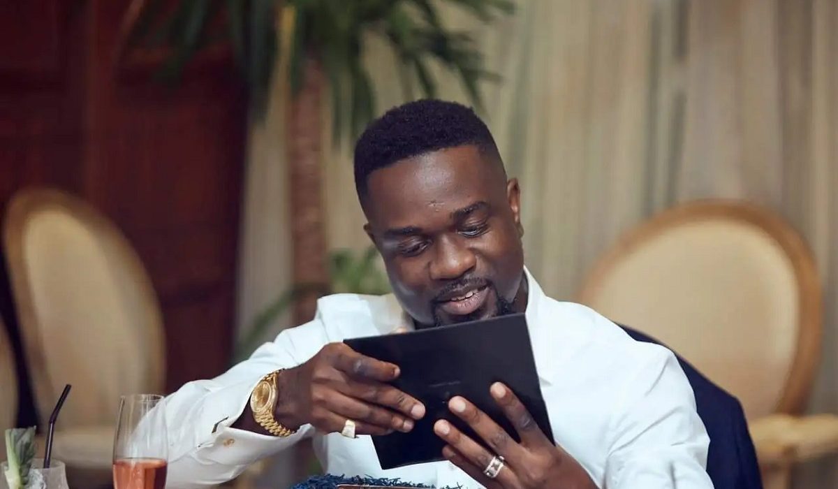 Sarkodie : "J'ai senti que je n'étais pas digne de poser ma voix à côté de..."