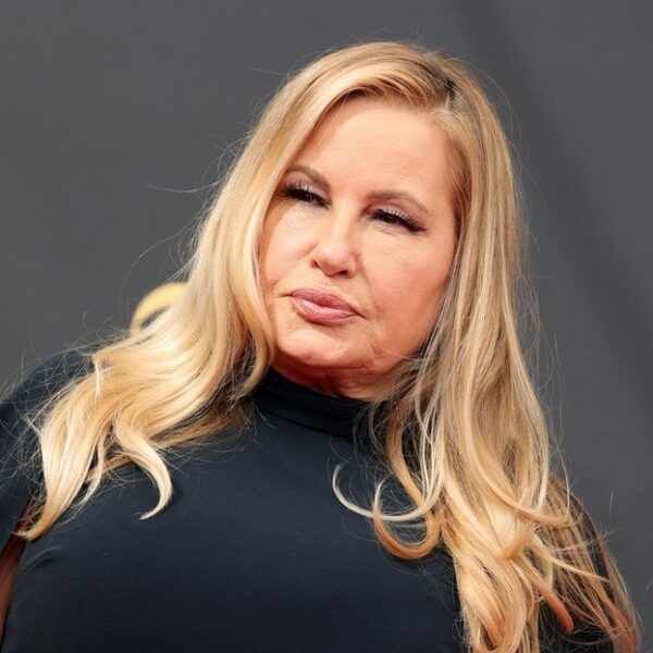 Jennifer Coolidge la star d'American Pie révèle avoir c0uché avec 200 personnes après...