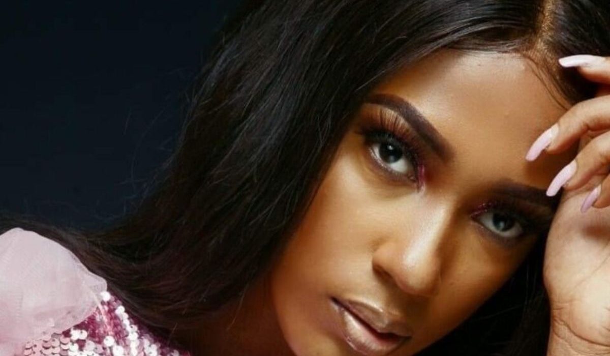 Julia Samantha pète un câble la Miss Cameroun 2022 gifle un impertinent en direct ; l'image fait le tour