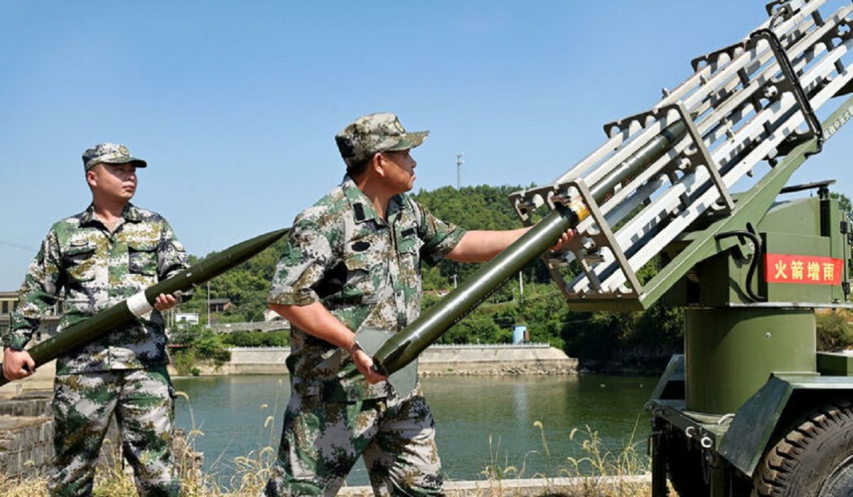 Militia members load an equipment for cloud-seeding operations as part of the drought relief measures amid a heatwave warning in Dongkou county of Shaoyang, Hunan province, China August 17, 2022. China Daily via REUTERS  ATTENTION EDITORS - THIS IMAGE WAS PROVIDED BY A THIRD PARTY. CHINA OUT.