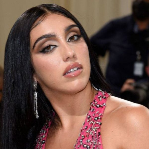 Lourdes Leon la fille aînée de Madonna, sort son premier single Lock&Key ; critiques (vidéo)