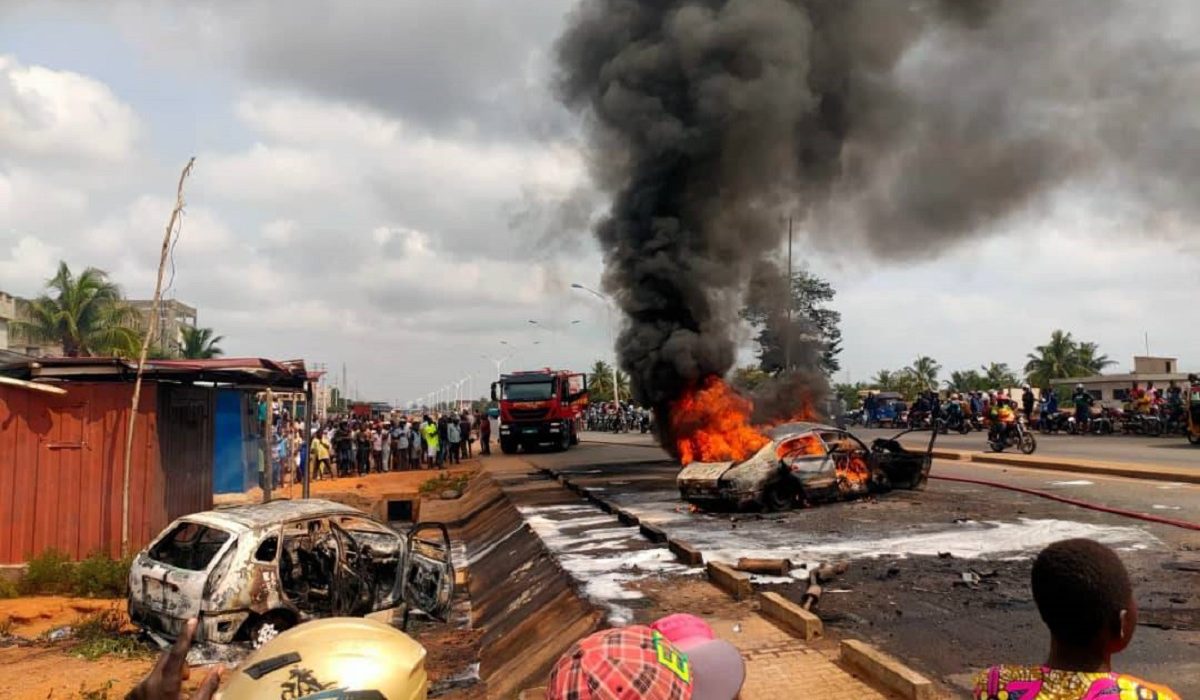 Togo Un vendeur de 'boudè' calciné après l'explosion de sa voiture remplie de bidons d'essence