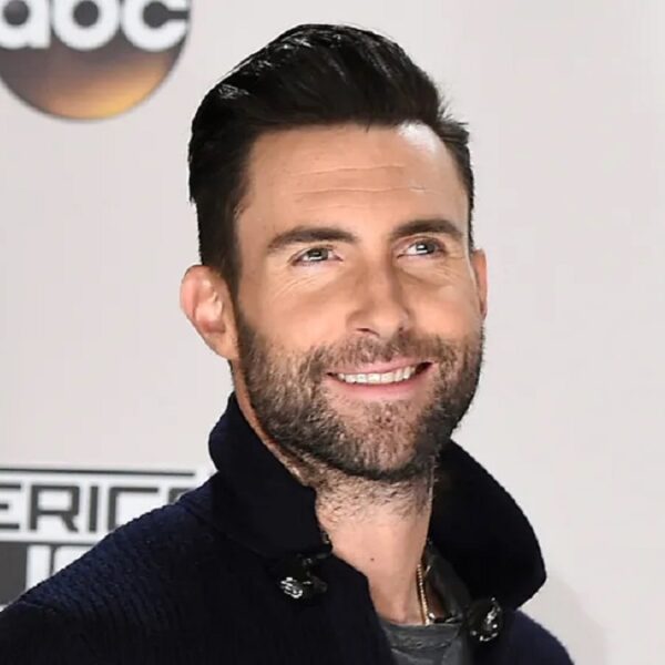 Adam Levine infidèle La star donne sa version des faits