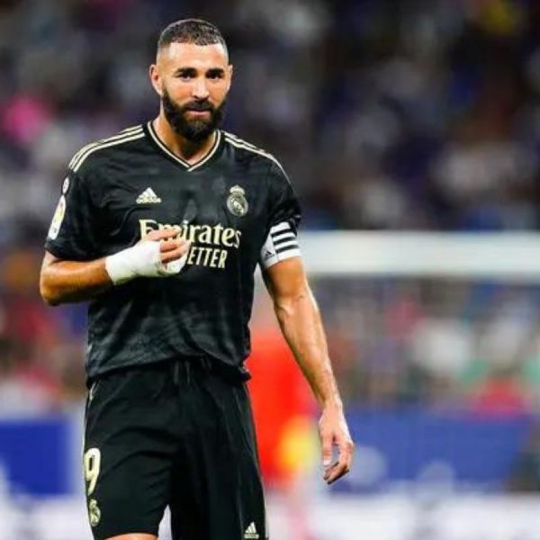 Benzema laisse les crampons et... voici la nouvelle casquette de la star (Photo)