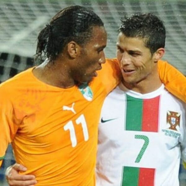 Coupe du monde 2010 Cristiano Ronaldo a fait prier Didier Drogba (vidéo)