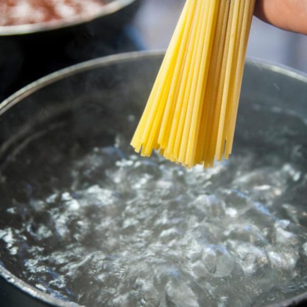 Economie cette astuce de cuisson des pâtes proposée par un Nobel de physique énerve