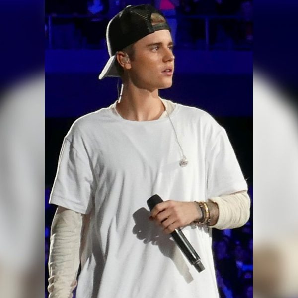 Justin Bieber souffrant de paralysie partielle du visage le chanteur stoppe sa tournée mondiale