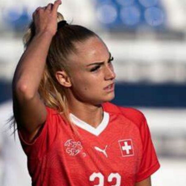 Qui est Alisha Lehmann, la footballeuse qui éblouit sur Instagram et célèbre ses buts comme Cristiano Ronaldo