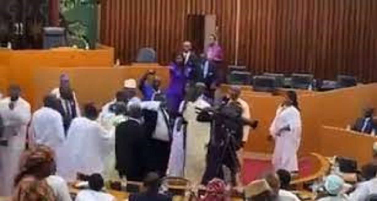 Senegal bagarre parlement députés