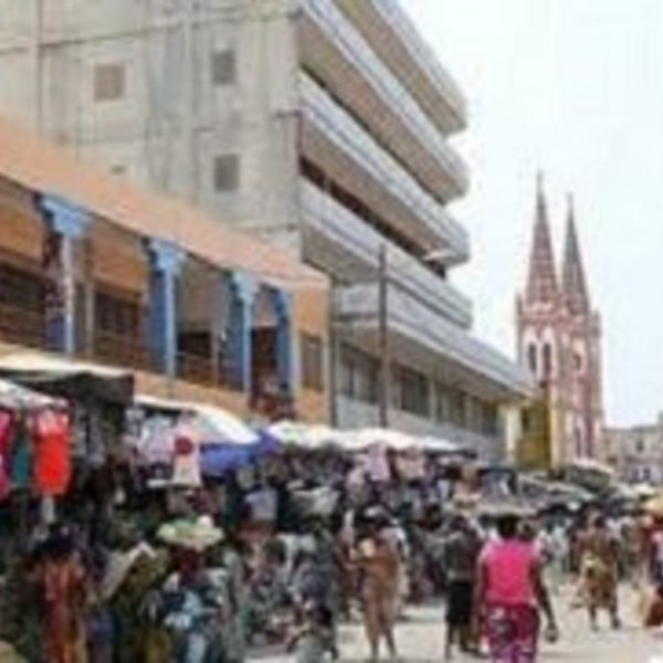 Togo-Bonne-nouvelle-pour-les-commercants-et-usagers-du-Grand-Marche-de-Lome-300x181