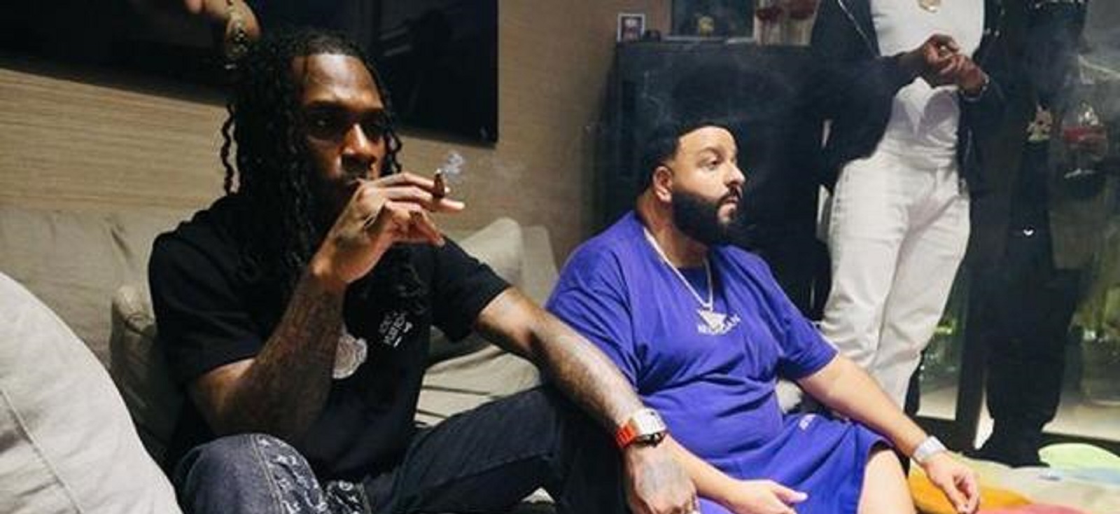 DJ Khaled la star annonce sa collaboration avec Burna Boy en postant des vidéos de leur session en studio