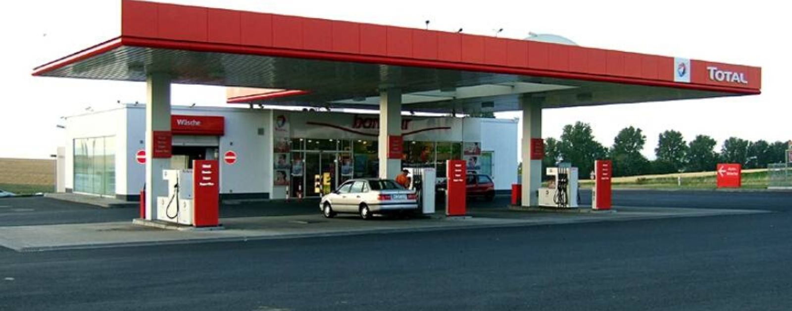 Pénurie de carburant en France  des voyous prennent le contrôle d'une station d'essence et dictent leur prix