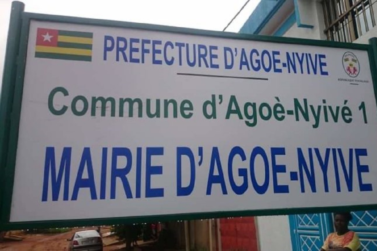 Togo Forte récompense pour retrouver les voleurs des panneaux d'une mairie