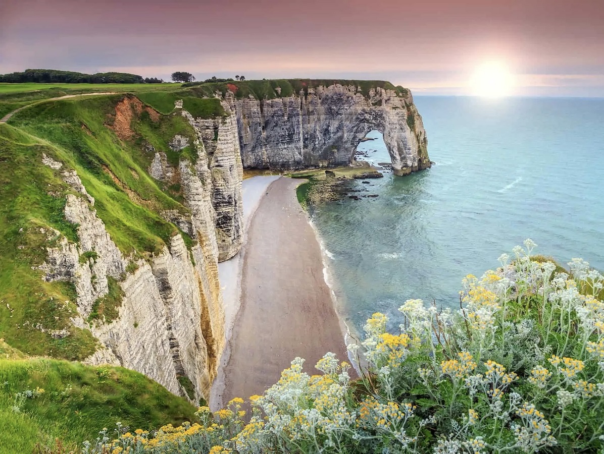 une-touriste-decede-apres-etre-tombee-des-falaises