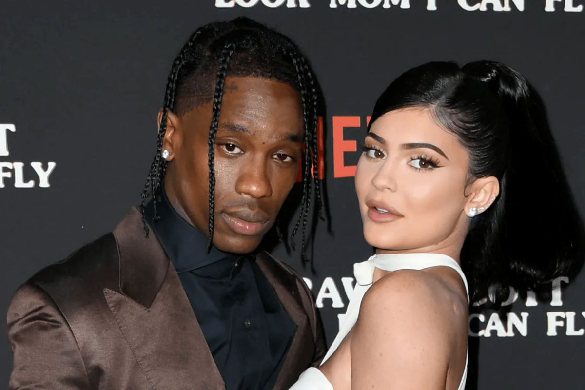 Kylie Jenner La Star Montre Pour La Première Fois Le Visage De Son Fils Photos L Frii 