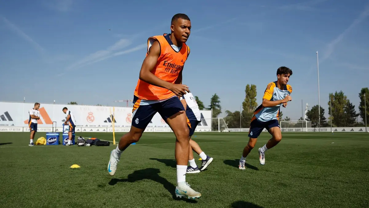 Real Madrid Ancelotti se montre très confiant sur le cas Mbappé et les autres