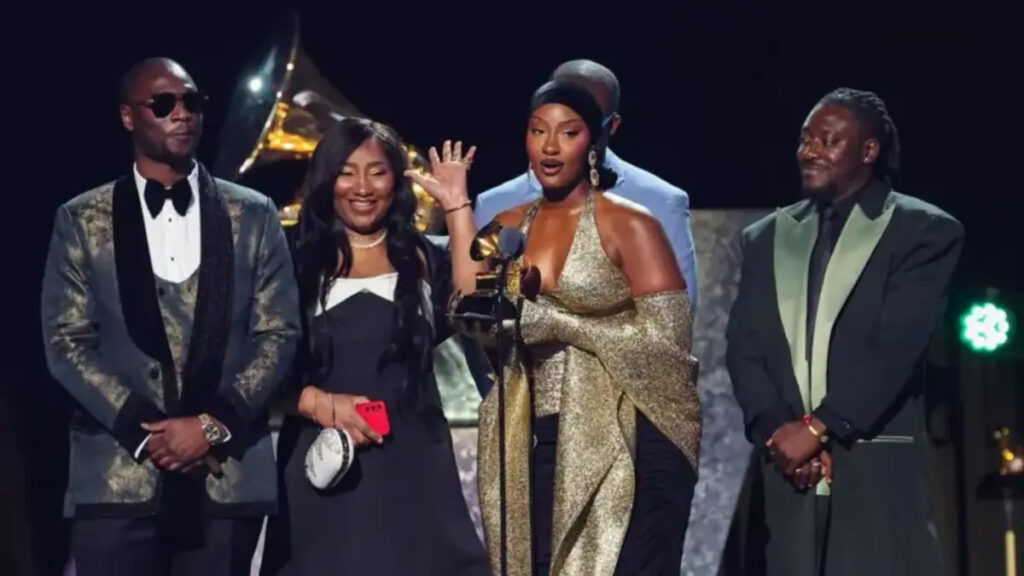 Grammy Awards : le président Tinubu salue le sacre de la chanteuse Tems